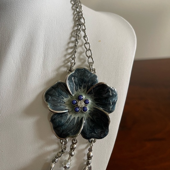 Silver tone and bleu necklace enamelled flower rhinestone lucite beads marked NY - Picture 3 of 4